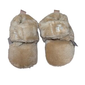 Bearpaw Fuzzy Baby Slippers Size 3 (6 to 9 months)